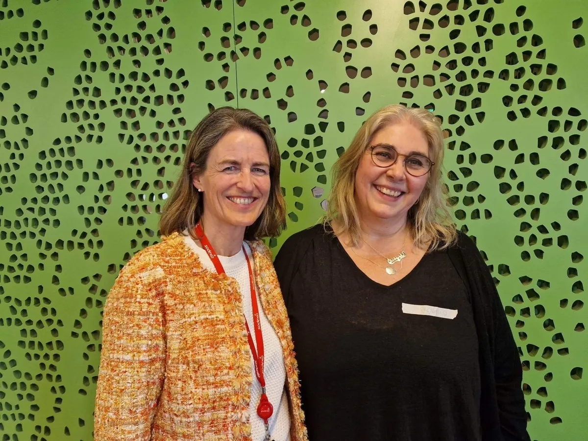 Ragnhild Slettner og Kirstine Holst — grunnleggere av Stiftelsen WE